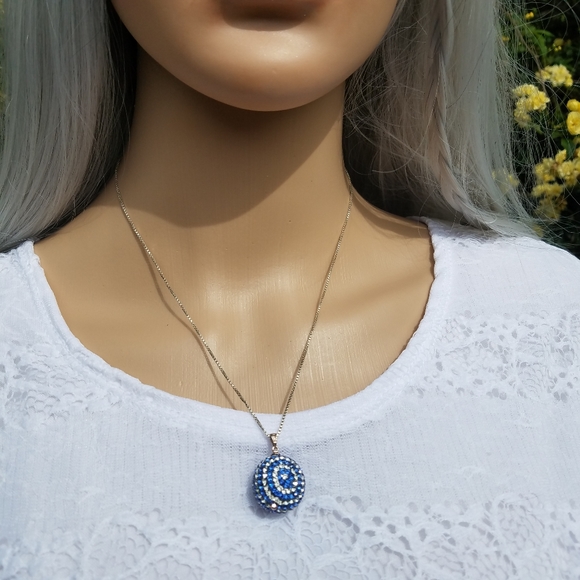 Jewelry - Blue & Silver Ball necklace